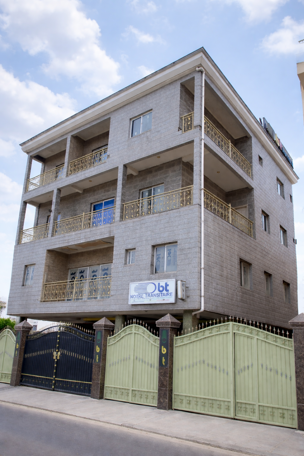 Siège et Installations d'Okieli Business Transit au Congo